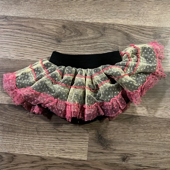 Little Lass 3/6 Month Shoe Outfit with Skirt - Picture 6 of 7